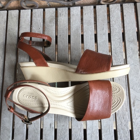 crocs leigh ann wedge